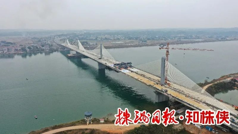 单根桩基施工183天，醴娄高速株洲湘江特大桥如何攻克全国最宽矮塔斜拉桥？  第4张