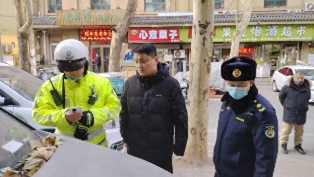 五里沟街道联合执法大行动：纬五路占道经营整治，还路于民势在必行