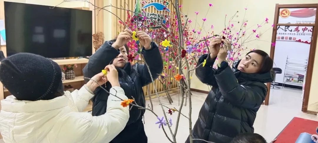 冬日魔法：伊春市汤旺河镇兴安社区如何用巧手将雪地变花海？  第5张