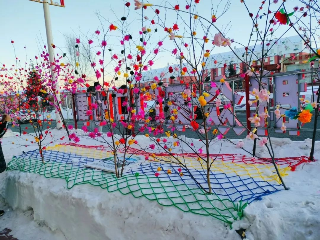 冬日魔法：伊春市汤旺河镇兴安社区如何用巧手将雪地变花海？  第6张