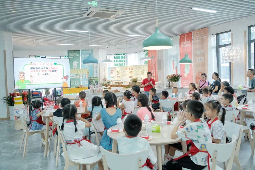 郫都区郫筒街道与市场监管局联手打造食安加油站，每月一次美好食光主题活动，守护你的餐桌安全  第1张
