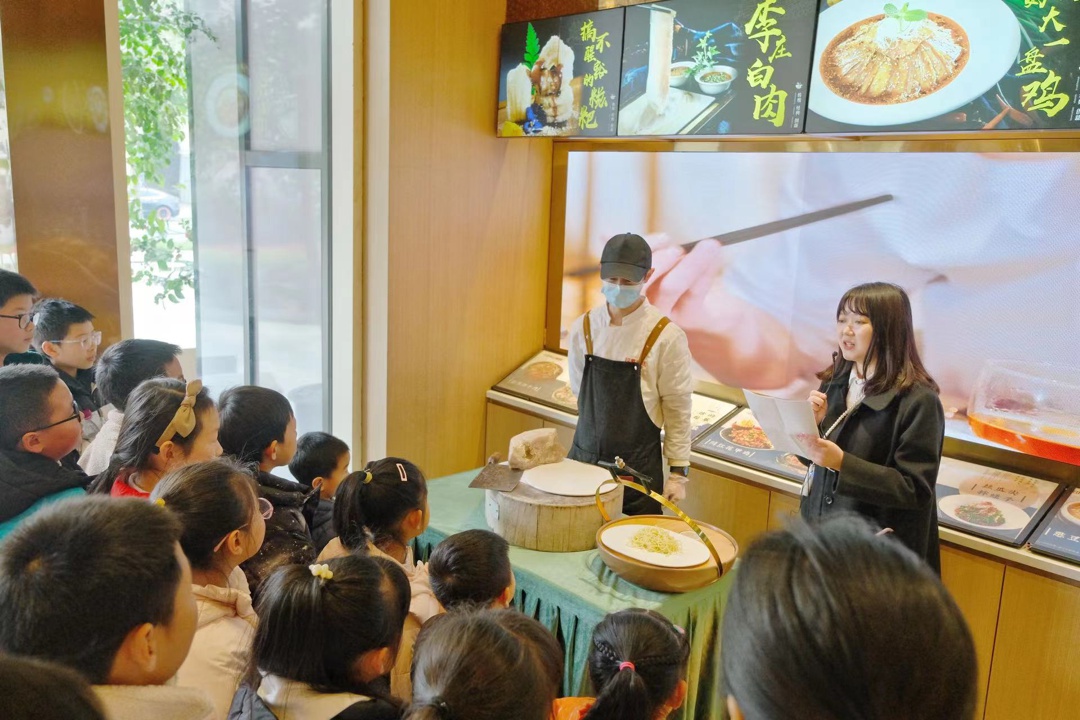 郫都区郫筒街道与市场监管局联手打造食安加油站，每月一次美好食光主题活动，守护你的餐桌安全  第4张