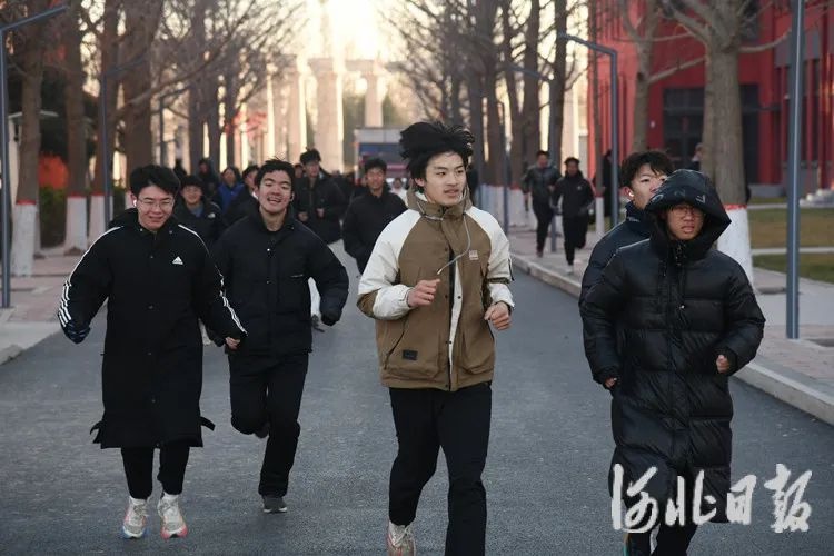 2000名大学生激情开跑，廊坊开发区掀起运动健身热潮  第3张