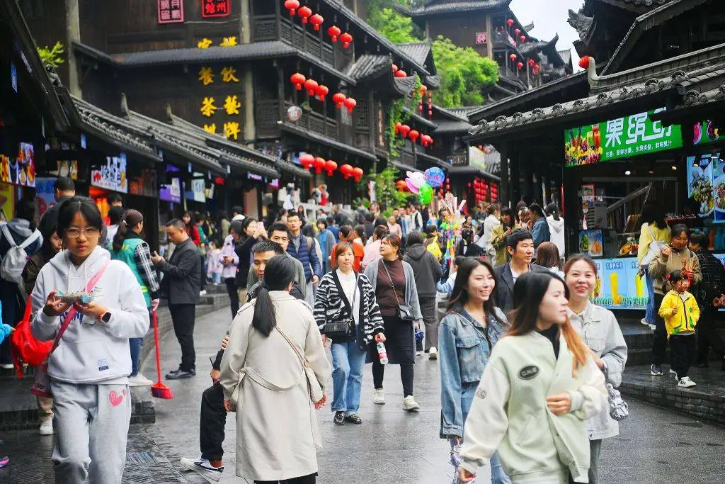 2024年A级旅游景区游客接待量预计增长超15%，文旅融合新举措引领旅游新风尚  第1张