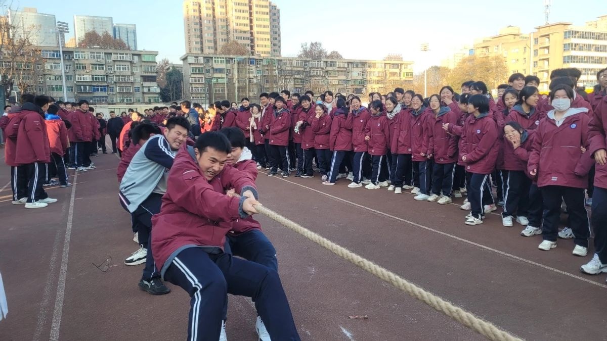 热血燃寒冬，拼搏展英姿——西安市育才中学冬季体育节拔河比赛精彩瞬间  第4张