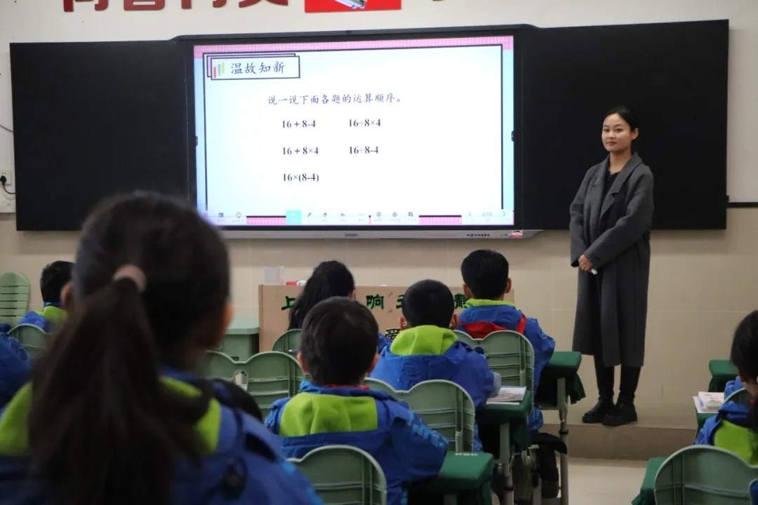 大雁塔小学骨干教师团队走进雁塔三小，开启青蓝工程师徒结对新征程  第7张