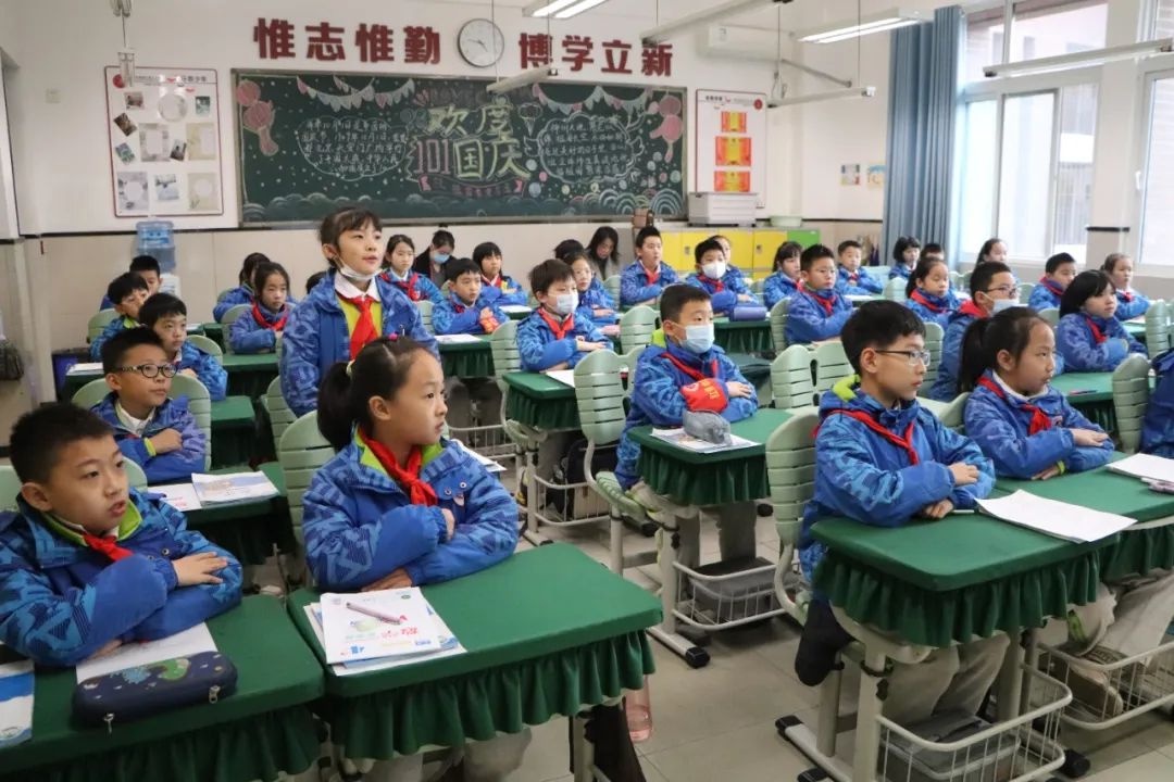 大雁塔小学骨干教师团队走进雁塔三小，开启青蓝工程师徒结对新征程  第8张