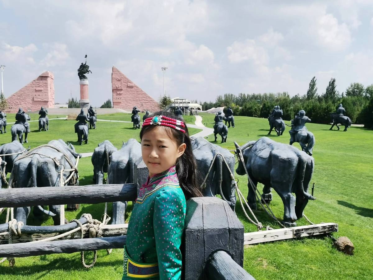 西安浐灞第三小学学生美术作品惊艳长安云2024科技绘画展，艺术与科技完美融合  第2张