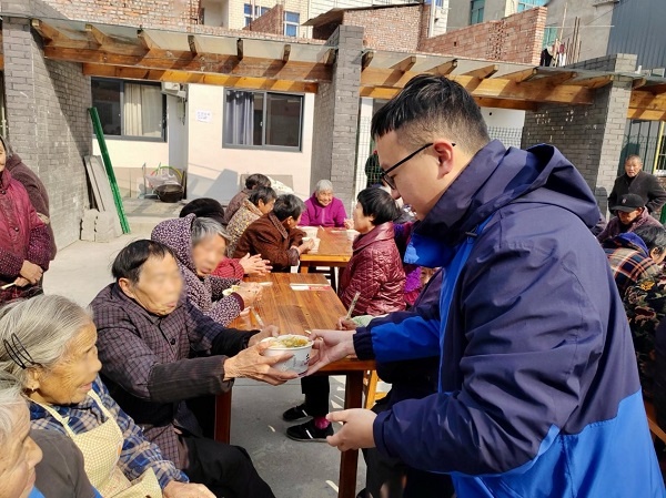 寒冬里的温暖奇迹：台州银行黄岩新前支行如何用1500碗面条点亮10个村庄的冬天？  第2张