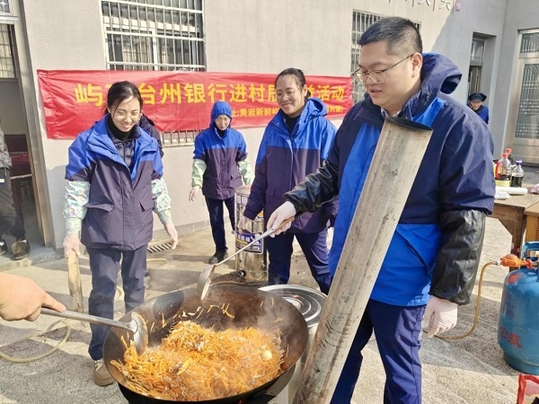寒冬里的温暖奇迹：台州银行黄岩新前支行如何用1500碗面条点亮10个村庄的冬天？  第4张