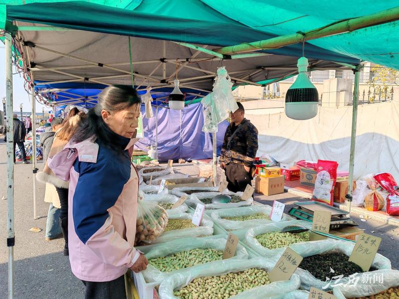 探秘丰城袁渡年货文化节：琳琅满目的商品和美食等你来发现  第2张