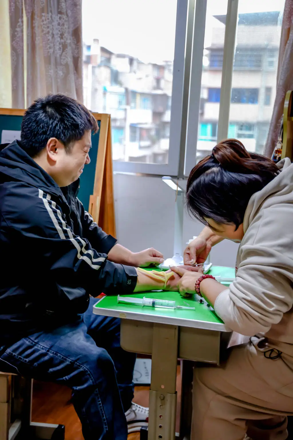 36岁男子从小浑身疼痛，24岁昏迷入院才揭晓惊人真相：罕见病血友病的隐秘折磨  第2张