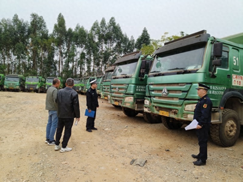 城中区多部门联手出击，严查渣土运输车，城市环境将迎来大变革