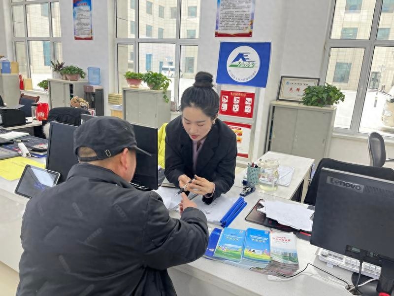 兰州新区政务服务大革新：退休手续一窗搞定，效率提升不止一倍