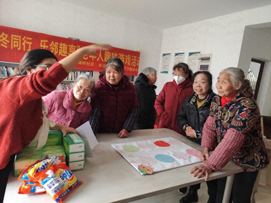 寒冬不寒心！长沙高岭社区‘柿’事如意活动让老年人感受温暖与快乐  第1张