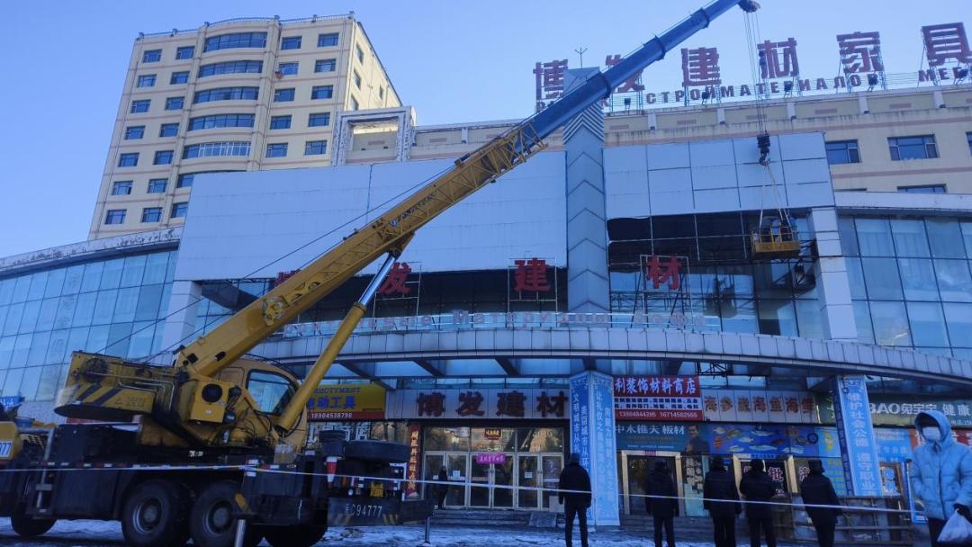 市城管局全力出击，保障居民头顶安全，拆解隐患广告牌匾行动曝光  第4张