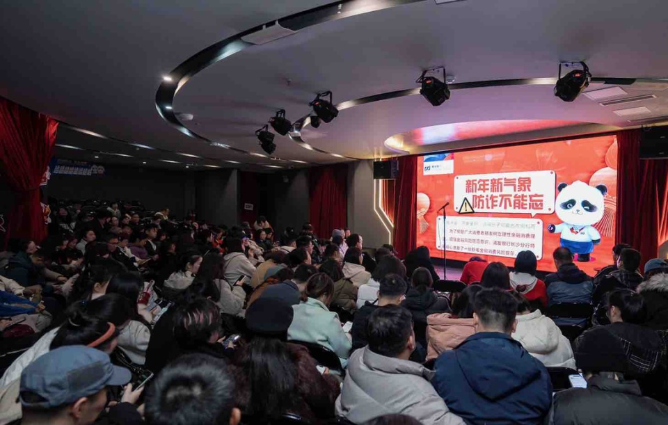 2024年浦发银行长沙分行贵宾客户专享：笑嘛剧场400人共度难忘脱口秀之夜，笑声不断  第3张