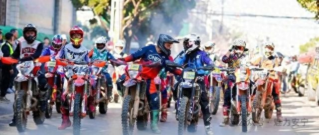 2024云南安宁大黑山摩托车耐力赛落幕，45度陡坡挑战极限，你准备好了吗？  第1张