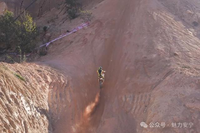2024云南安宁大黑山摩托车耐力赛落幕，45度陡坡挑战极限，你准备好了吗？  第5张