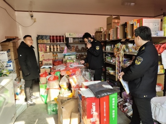济宁微山两城镇全面排查烟花爆竹安全隐患，已出动执法人员35人次，排查场所287处  第2张