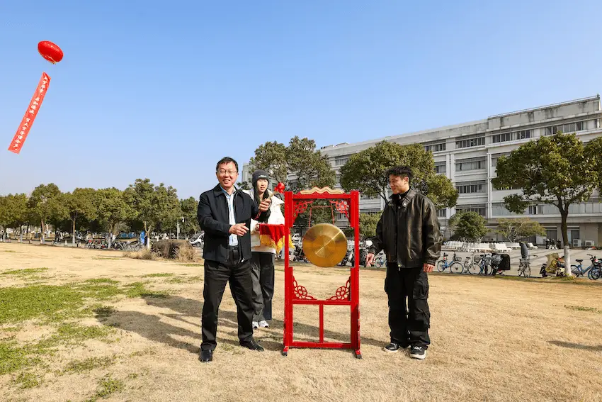 上海对外经贸大学2024年冬日捕鱼盛宴：专业团队如何捕获满满一网鱼的秘密  第2张