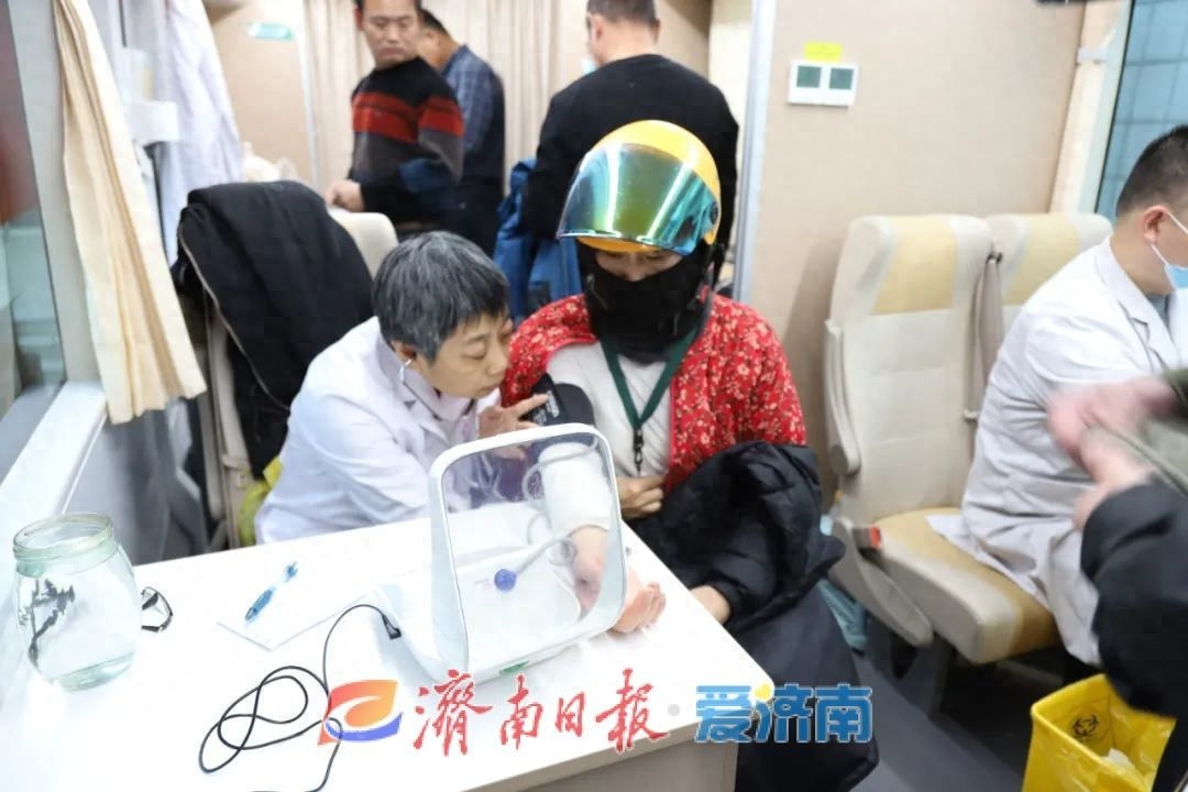 暖心冬日：工会移动体检车为70名新就业形态劳动者送上健康关怀  第1张