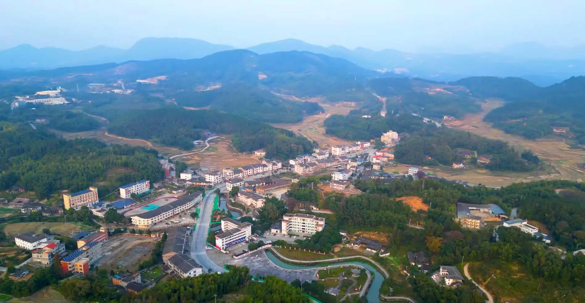 2024年乡村振兴新篇章：5所高校联手揭秘青年返乡创业的苦与甜  第1张