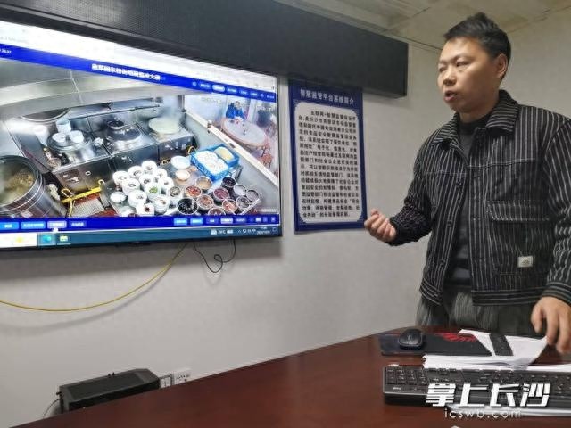 长沙米粉街惊现46只眼的AI卫生检查官，你的下一碗米粉将由它守护  第1张