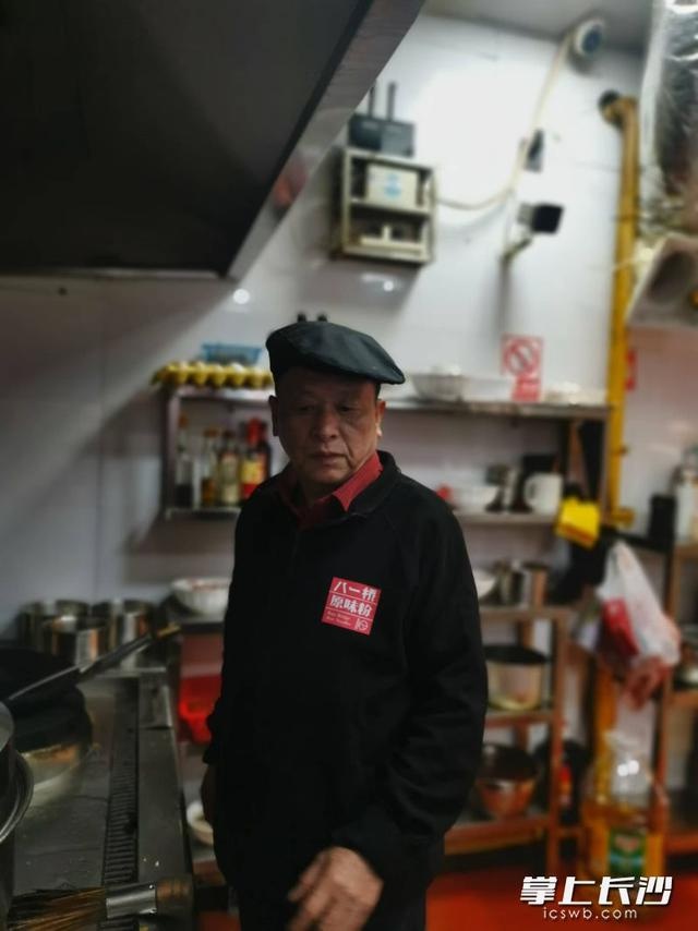 长沙米粉街惊现46只眼的AI卫生检查官，你的下一碗米粉将由它守护  第2张