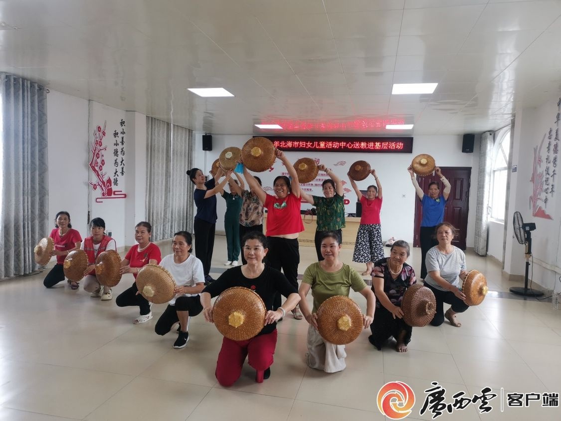 12月28日晚,北海市妇女儿童迎新年文艺汇演:100余名学员用艺术展现教育成果,共筑中国梦 第2张 12月28日晚,北海市妇女儿童迎新年文艺汇演:100余名学员用艺术展现教育成果,共筑中国梦 第2张