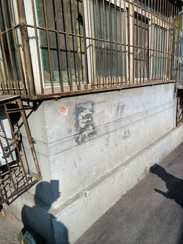 魏家庄街道开展小广告清理行动，还你一个整洁靓丽的家园  第2张