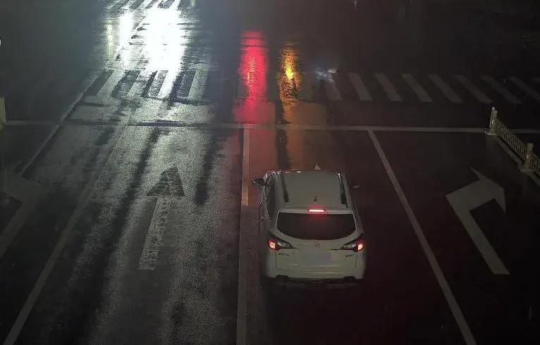 男子连续作案 3 起，专挑未锁车门的汽车下手，涉案价值 5 万余元  第2张