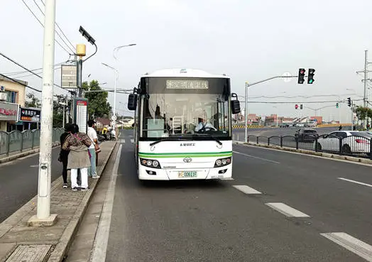 浦卫线：上海地面第一长公交线路，40 多年后何去何从？  第2张