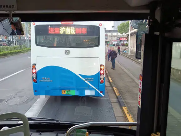 浦卫线：上海地面第一长公交线路，40 多年后何去何从？  第10张
