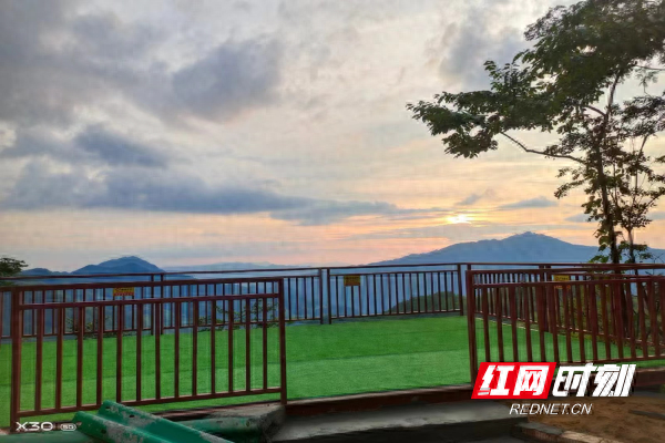 炎陵县策源乡梨树洲村新观景台落成，美景尽收眼底  第1张