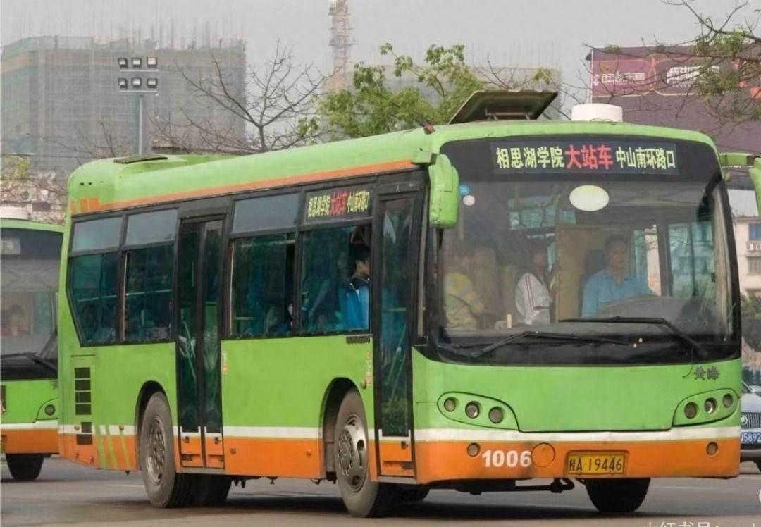 南宁 601 路公交停运，承载多少人的青春回忆？