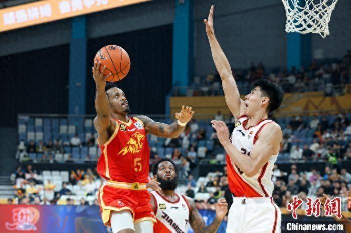 CBA 常规赛：广厦男篮六人得分上双，主场大胜江苏男篮  第1张