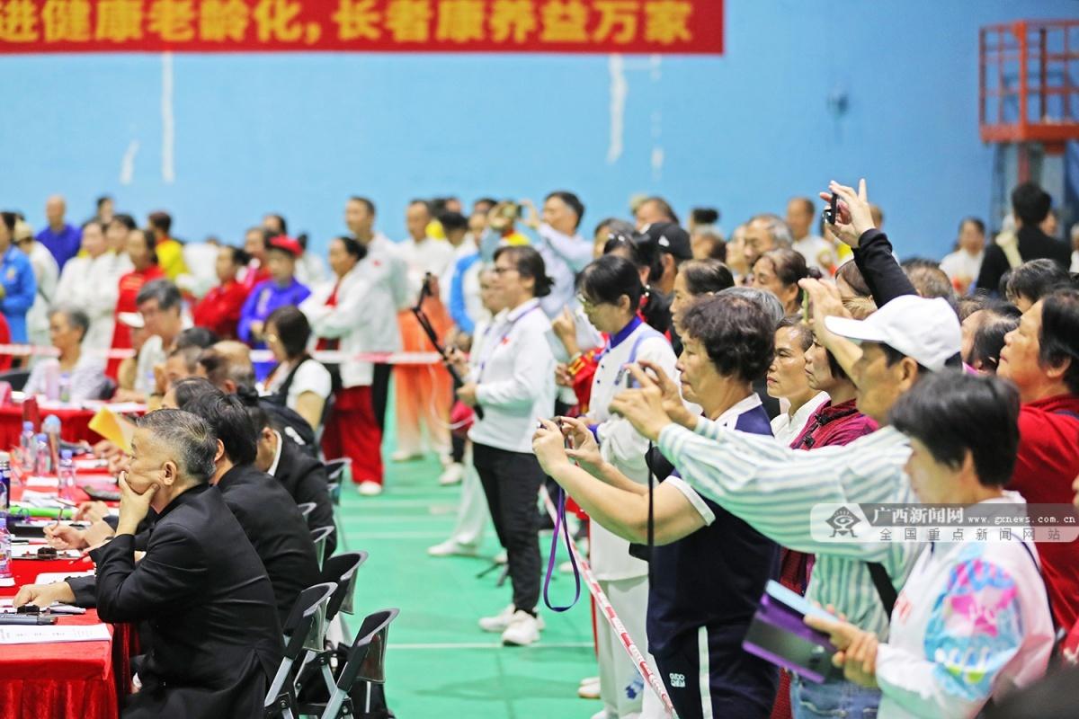 600 余名南宁银龄老人齐聚，开启太极与健身气功大比拼  第2张