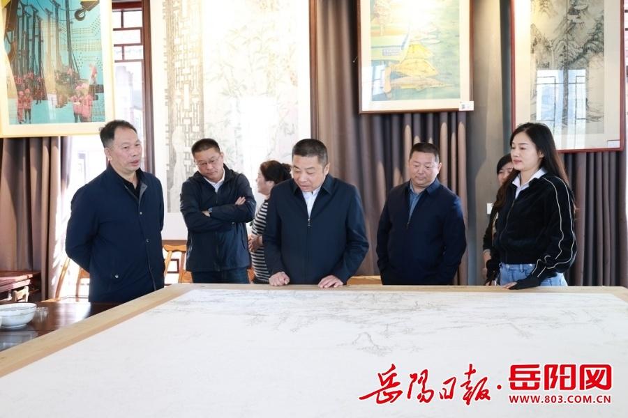 汨罗市委书记朱平波调研书画院，强调要将其打造成人气空间、文艺空间、创作空间  第3张