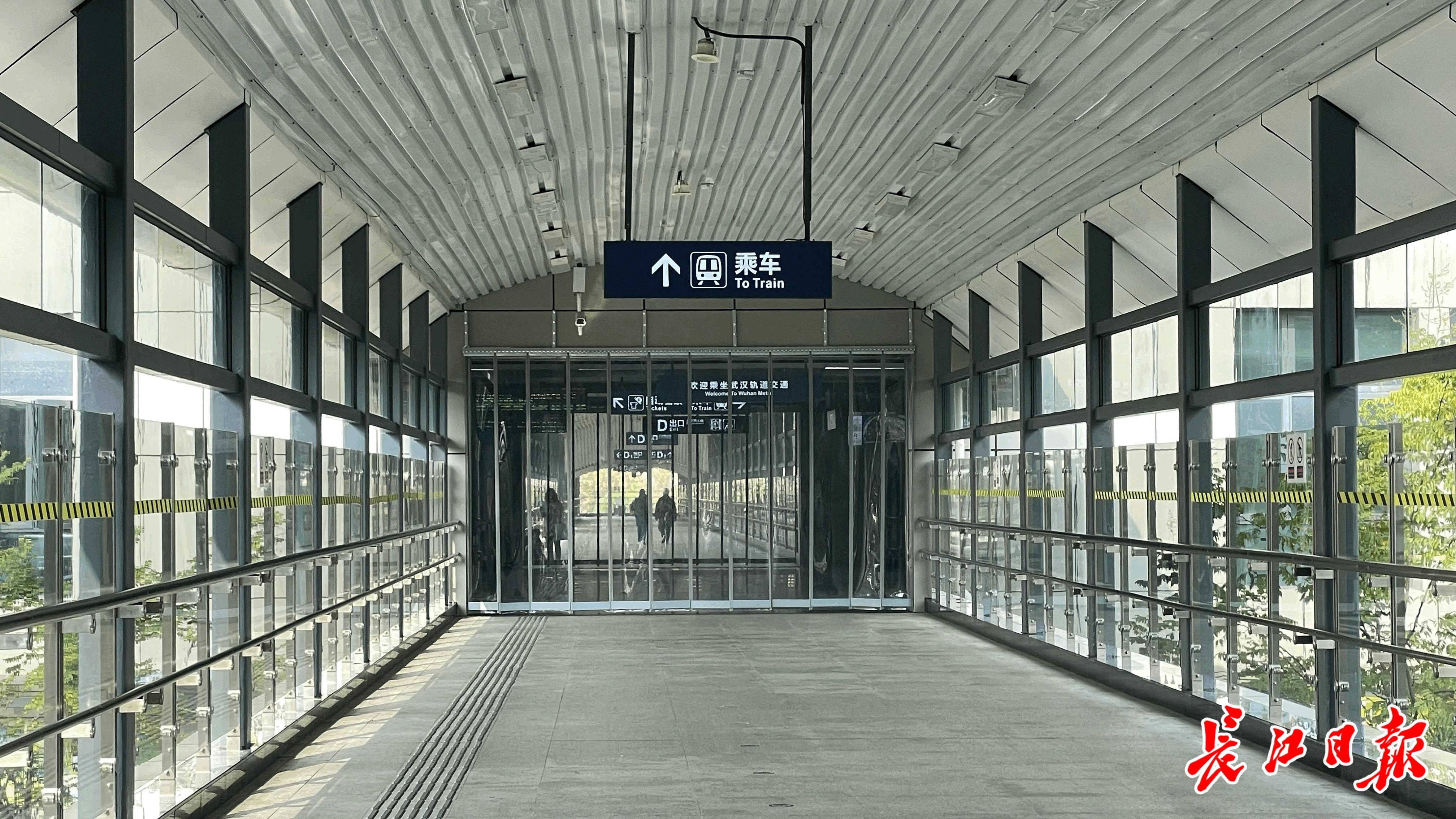 地铁 5 号线中医药大学站安装门帘，冬天不再寒冷，市民纷纷点赞  第3张