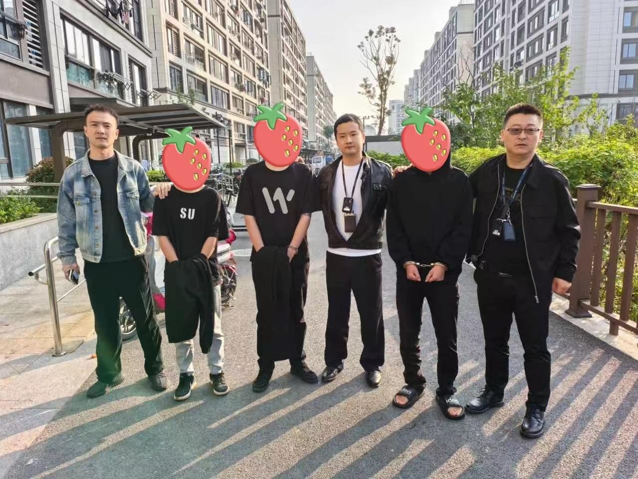不砸车窗不撬门，3 名小偷挨个拉车门碰运气，竟屡屡得手  第2张