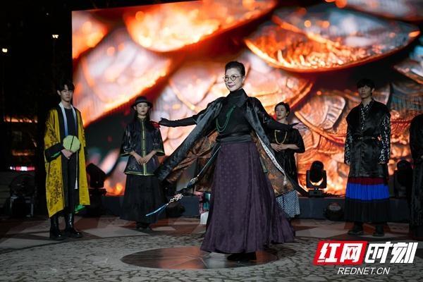 绝美汉服大秀！山水洲城画作压轴，带你穿越千年梦回古代  第3张