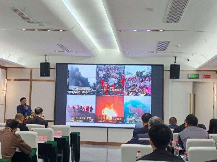 川渝多地专家走进广安经开区，助力企业安全生产  第1张