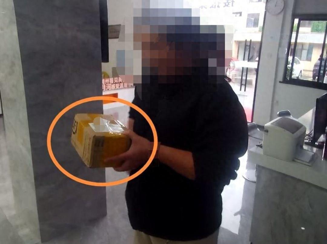 价值四万多元的手机快递包裹神秘失踪，民警能否找回？
