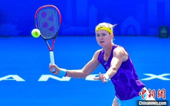 2024WTA 江西网球公开赛：头号种子玛丽·布兹科娃一天双赛，单打双打均告捷