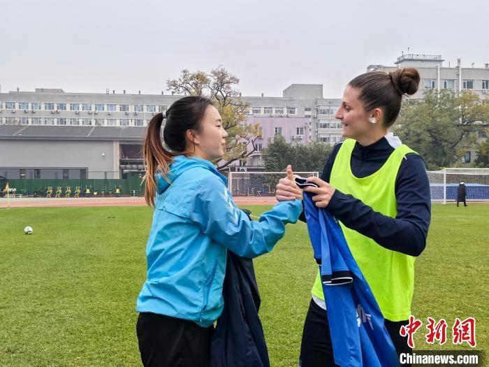 中法大学生足球人文交流活动，北师大女足与法国劲旅上演精彩对决  第2张