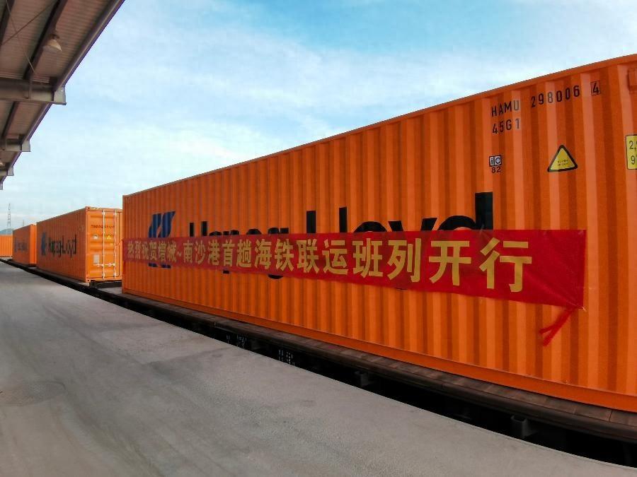 2000 辆摩托车海铁联运，24 小时全流程保障，大湾区国际贸易新物流通道开启