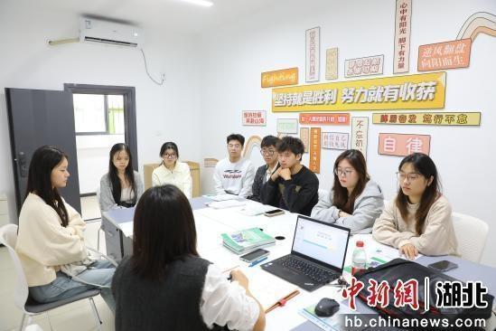 武昌首义学院简历门诊，一对一‘把脉’，为决胜职场增加砝码  第2张