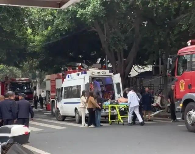 突发！成都华西医院附近商铺大火，20 多人送医，原因正在调查  第4张