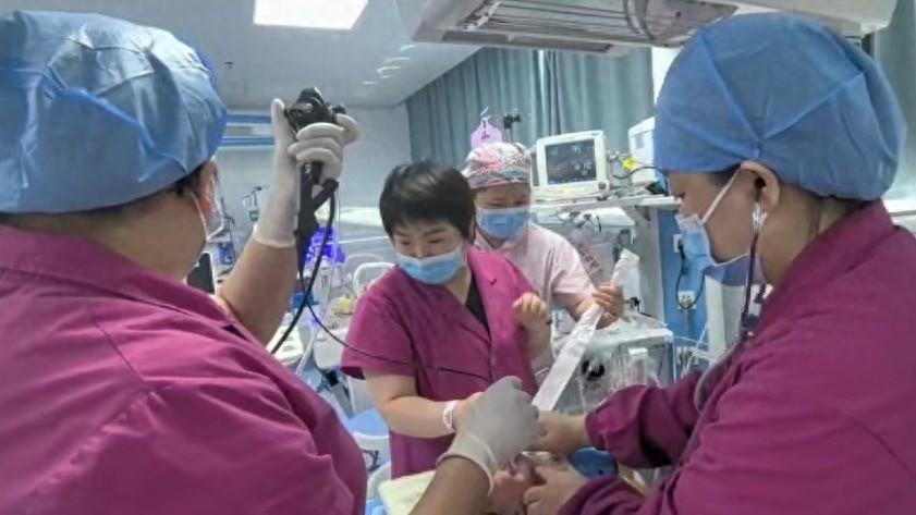 新生儿喂奶后险丧命，黄陂区人民医院产科急救团队成功挽回生命